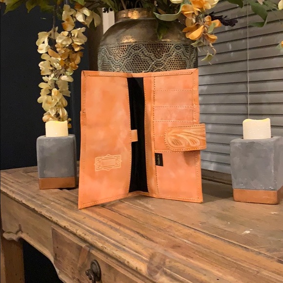 NWOT Leather wallet - Picture 2 of 4